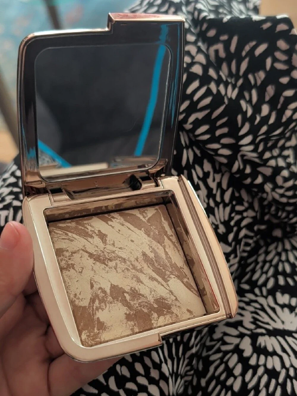 Hourglass Ambient Lighting Bronzer - Rose Gold Case